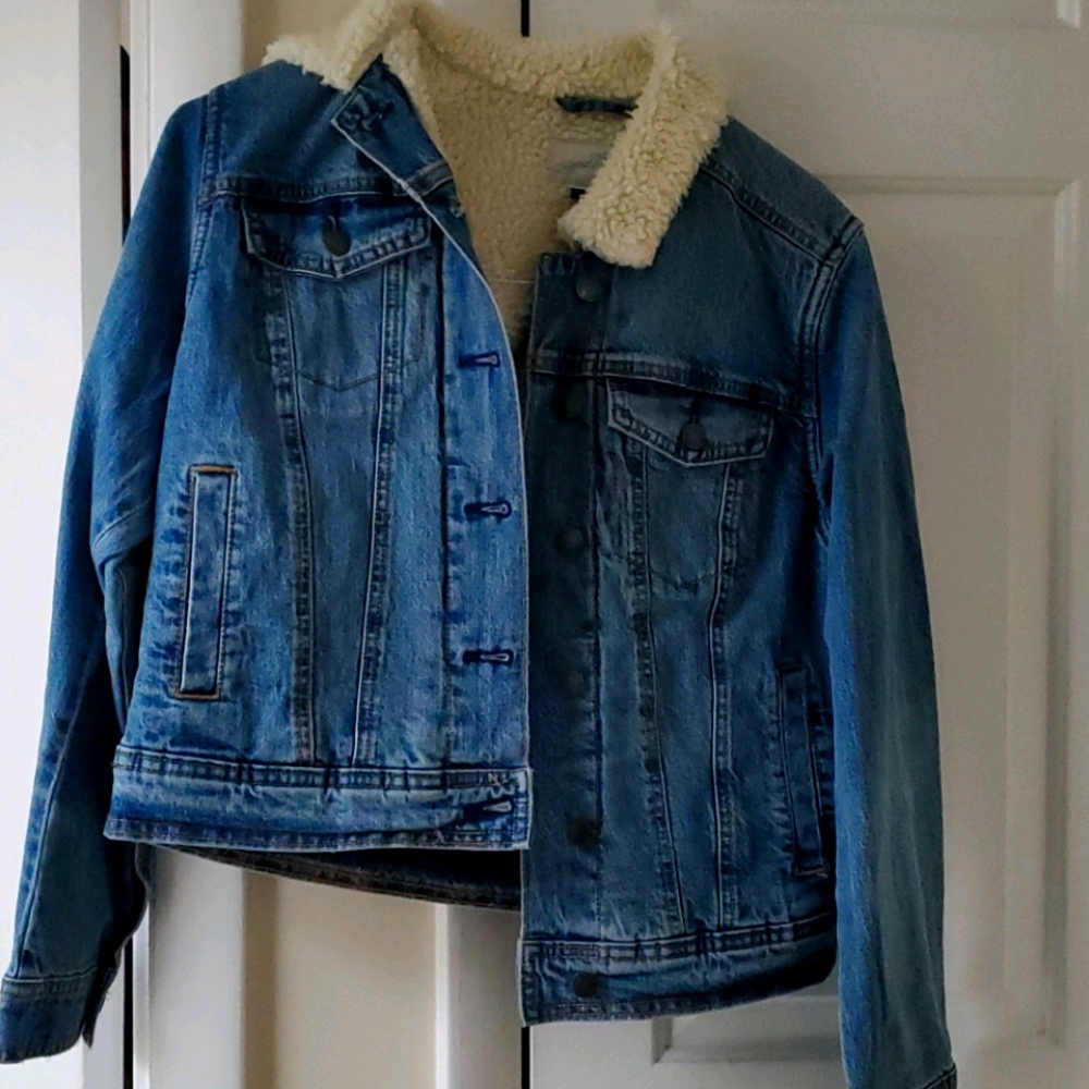 Denim jacket with faux sherpa lining super cute